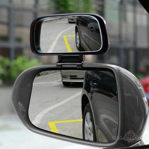 Neapmierina auto spoguļi. foto