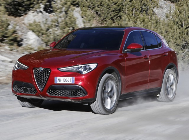 Alfa Romeo Stelvio foto attēls