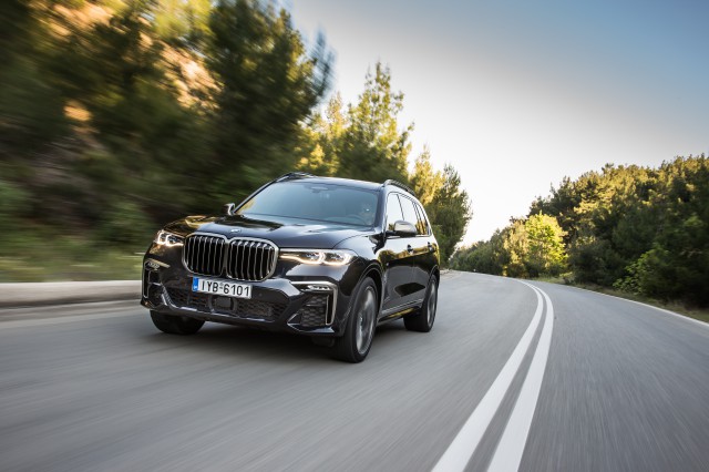 BMW X7 foto attēls