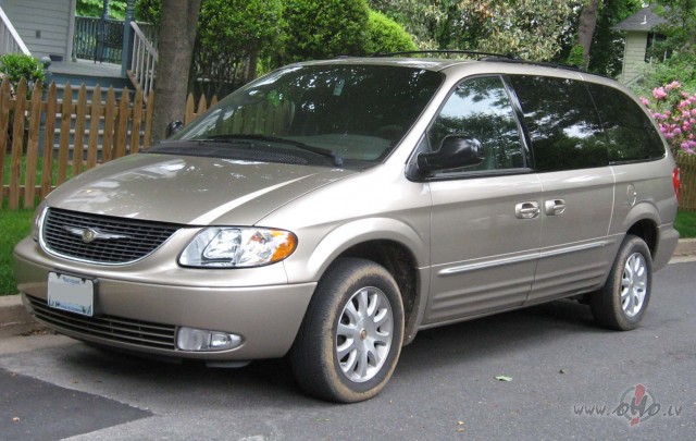 Chrysler Town & Country foto attēls