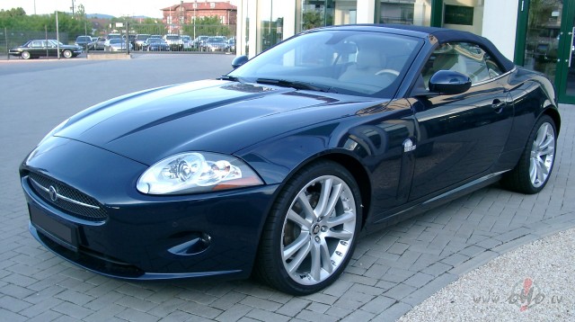 Jaguar XK8 foto attēls