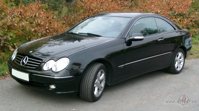 Mercedes CLK foto attēls