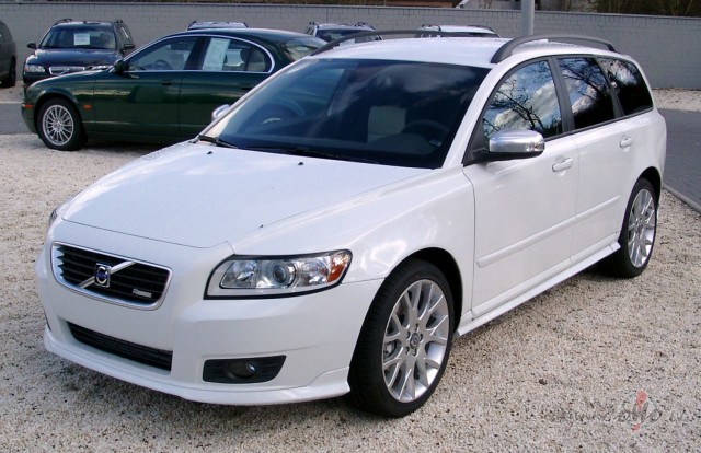 Volvo V50 foto attēls