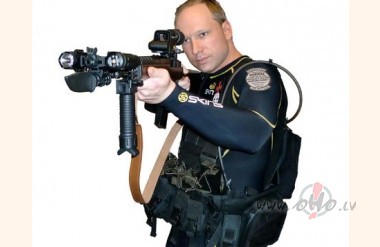 Breiviks neder, neiederas cirpēju saimniecībā foto